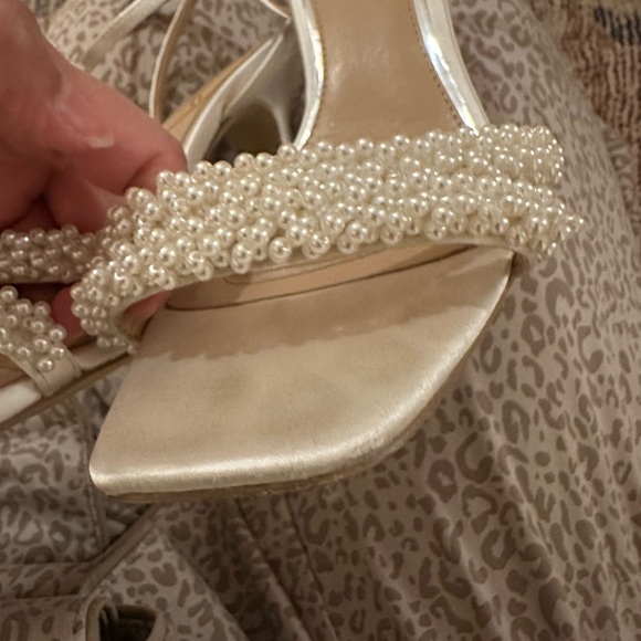 Jewel Badgley Mischka White Pearl Strap Heels - Picture 4 of 9